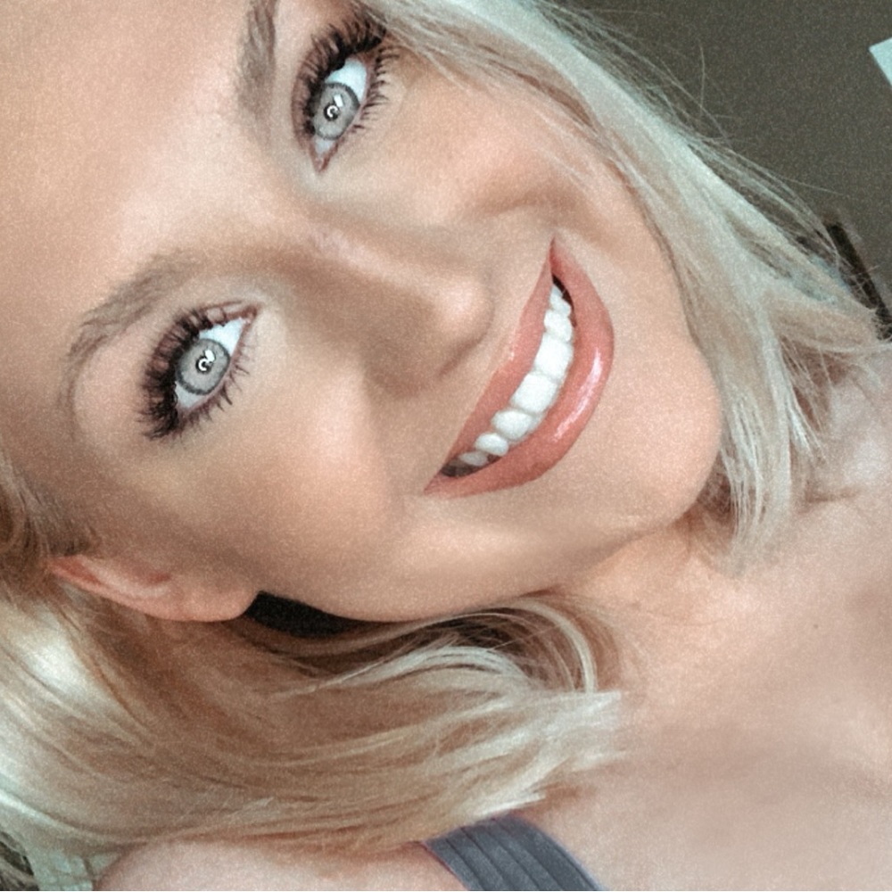 Meet your Posher, Ana